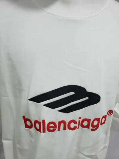 Balenciaga 3B Big M full-Embroidered T-shirt White review Stockxkicksvip 01
