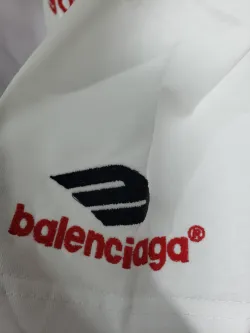 Balenciaga 3B Big M full-Embroidered T-shirt White review Stockxkicksvip 03