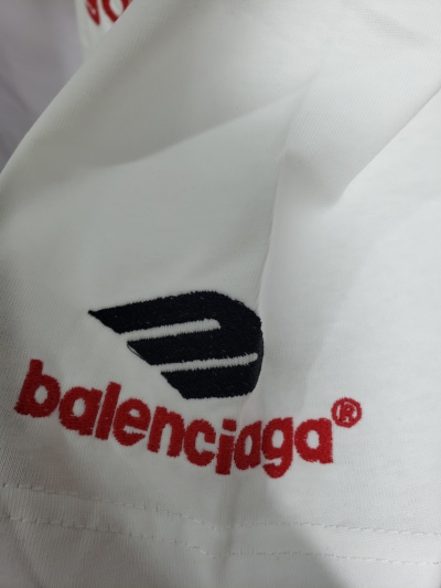 Balenciaga 3B Big M full-Embroidered T-shirt White review Stockxkicksvip 02