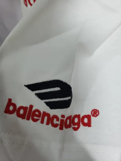 Balenciaga 3B Big M full-Embroidered T-shirt White review Stockxkicksvip 02
