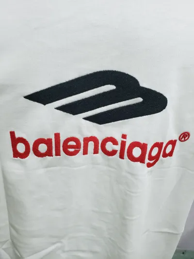 Balenciaga 3B Big M full-Embroidered T-shirt White review Stockxkicksvip 04