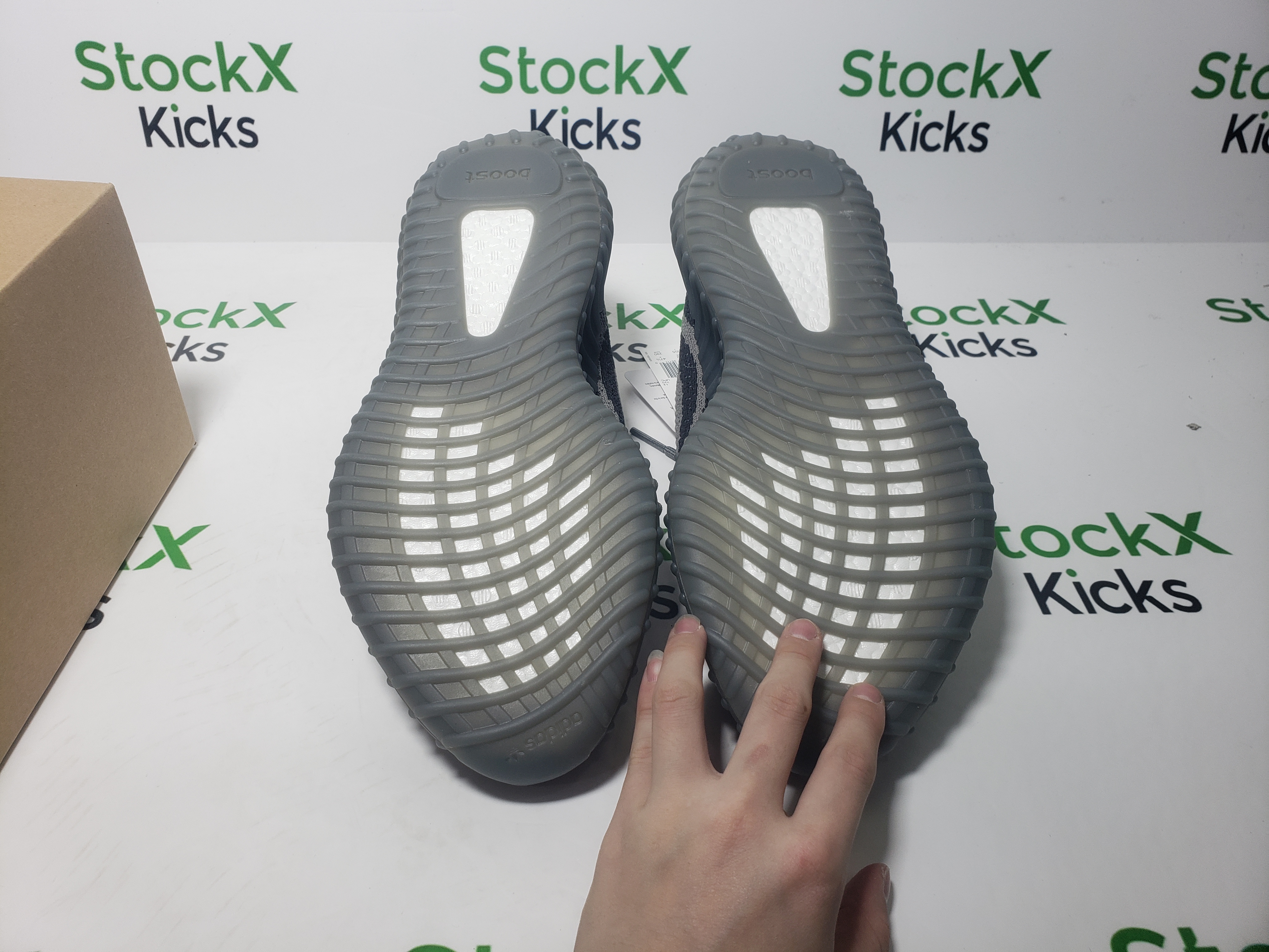 LJR Batch adidas Yeezy Boost 350 V2 Beluga 2.0 AH2203 review Stockxkicksvip 06
