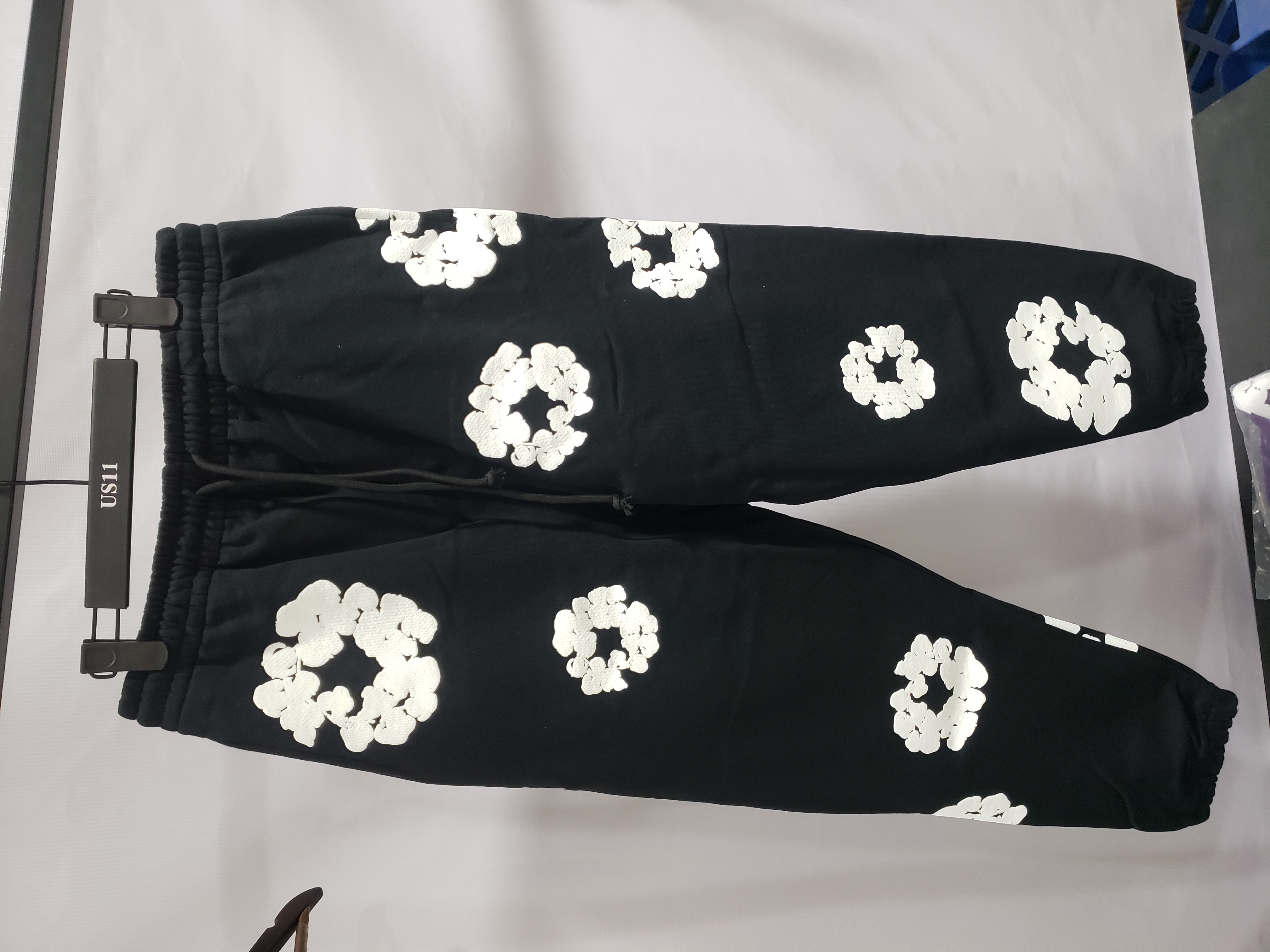 Denim Tears The Cotton Wreath Sweatpants Black review Stockxkicksvip 02
