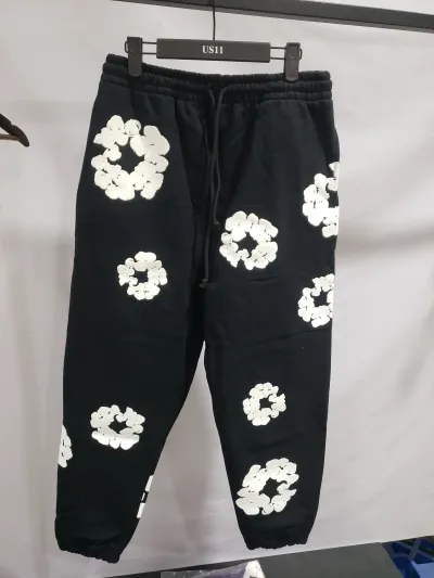 Denim Tears The Cotton Wreath Sweatpants Black review Stockxkicksvip  02