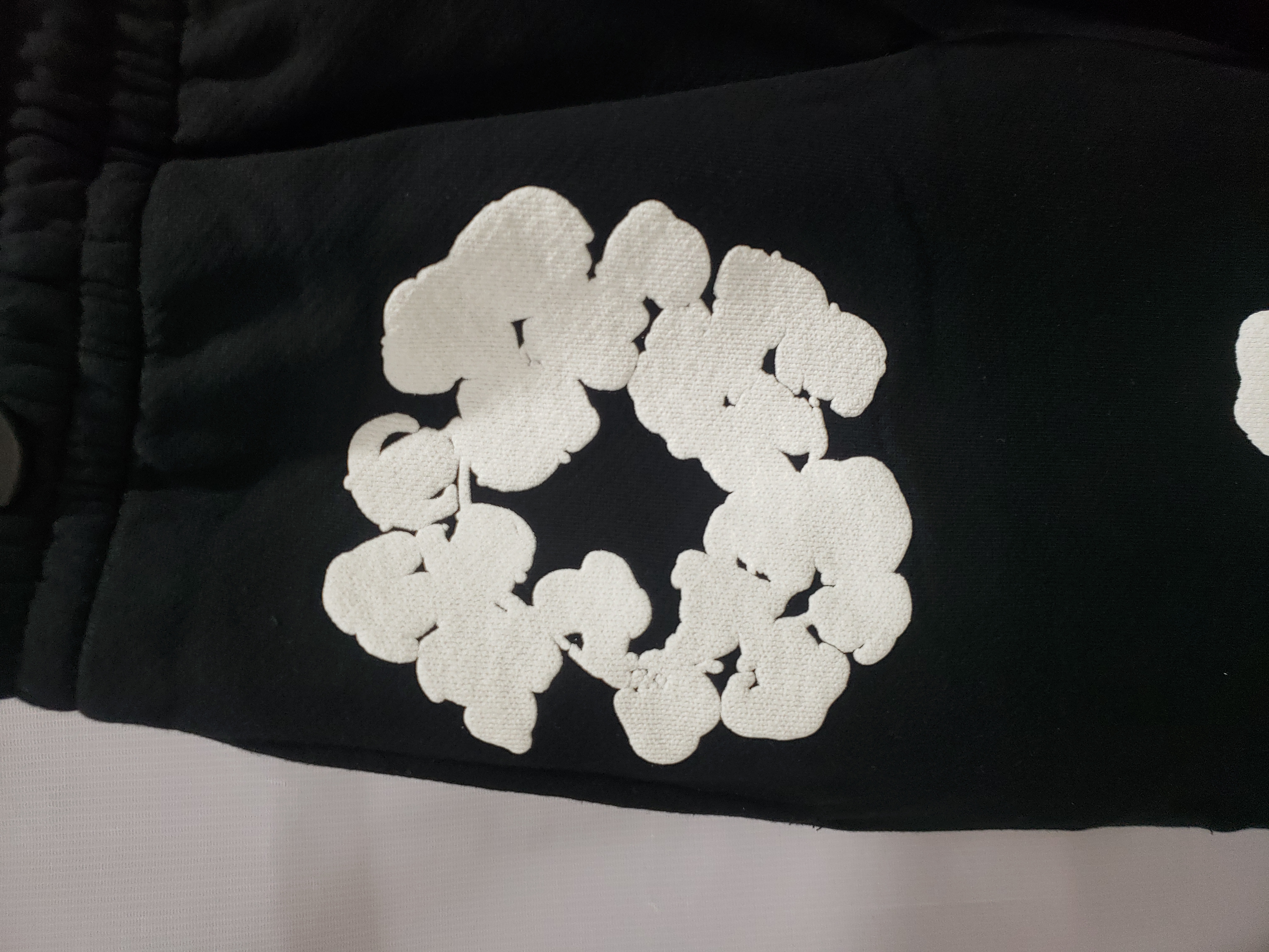 Denim Tears The Cotton Wreath Sweatpants Black review Stockxkicksvip 01