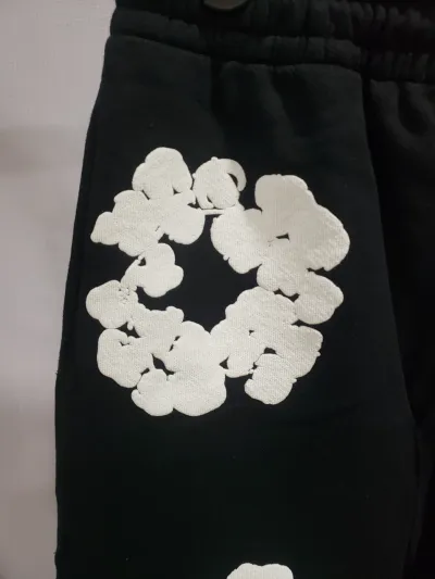 Denim Tears The Cotton Wreath Sweatpants Black review Stockxkicksvip  01
