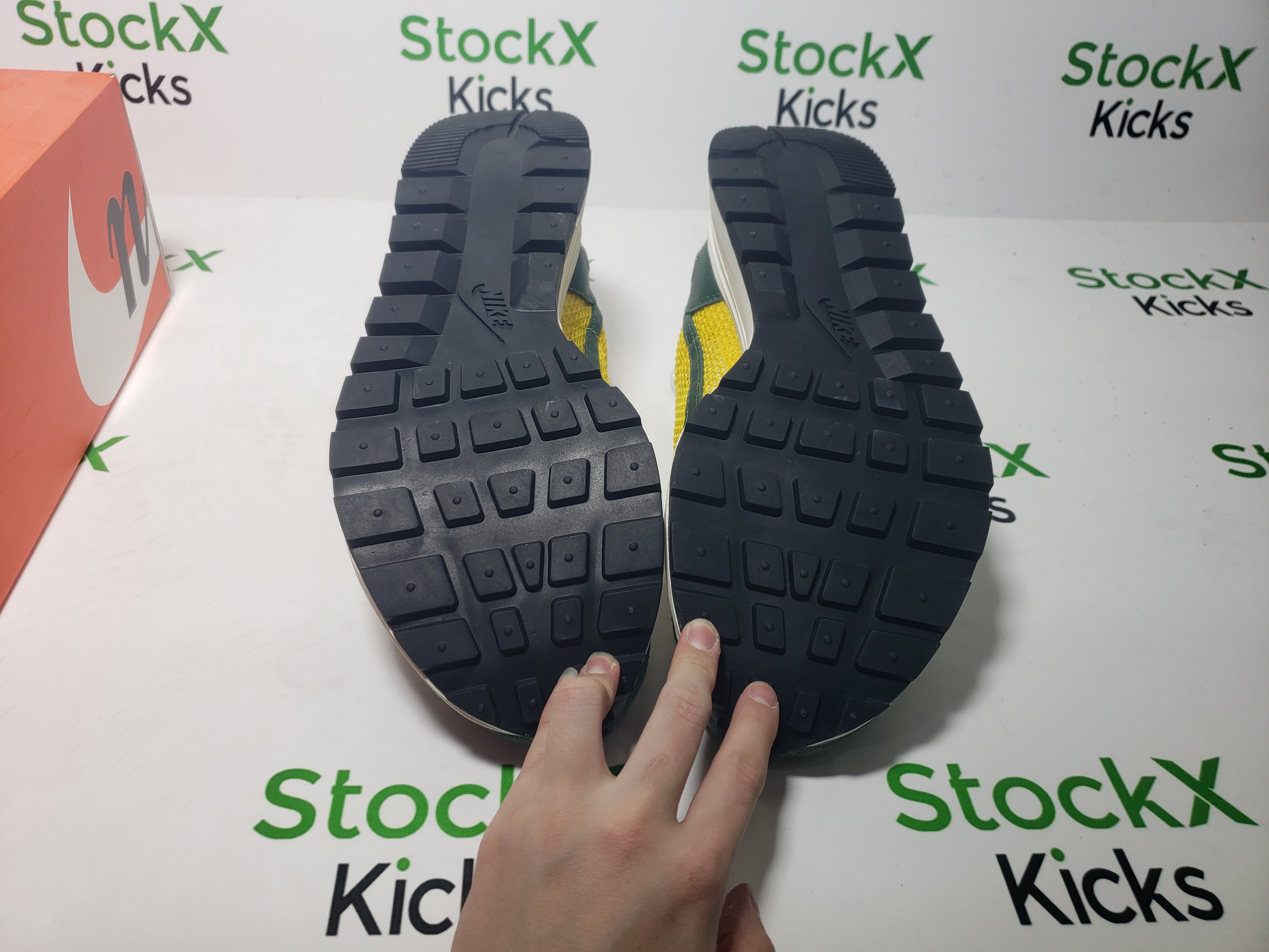 PK God Batch Nike Vaporwaffle sacai Tour Yellow Stadium Green CV1363-700 review Stockxkicksvip 05