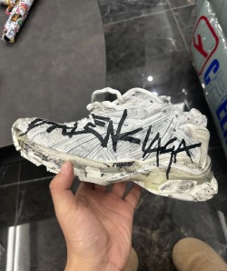 Balenciaga Runner White And Black Characters 677402 W3RBQ 9010 review Salman Khalbaev