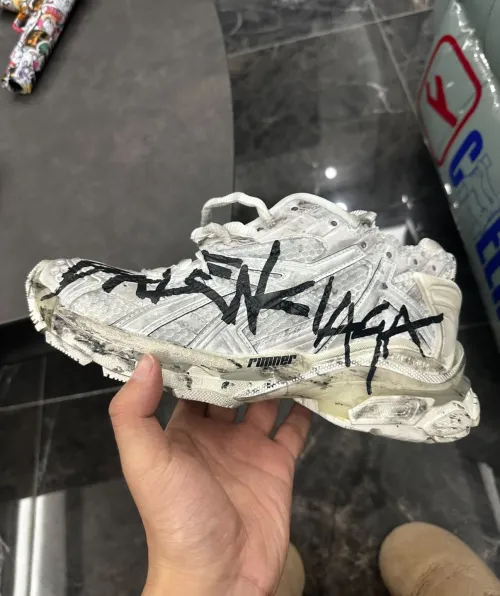 Balenciaga Runner White And Black Characters 677402 W3RBQ 9010 review 