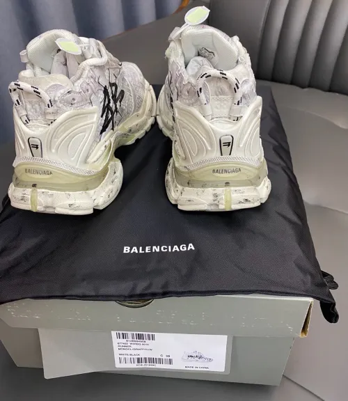 Balenciaga Runner White And Black Characters 677402 W3RBQ 9010 review 