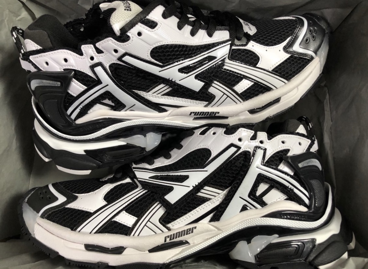 Balenciaga Runner Black White 677403W3RB29010 review Saul Ramirez