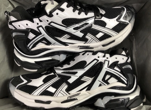 Balenciaga Runner Black White 677403W3RB29010 review 