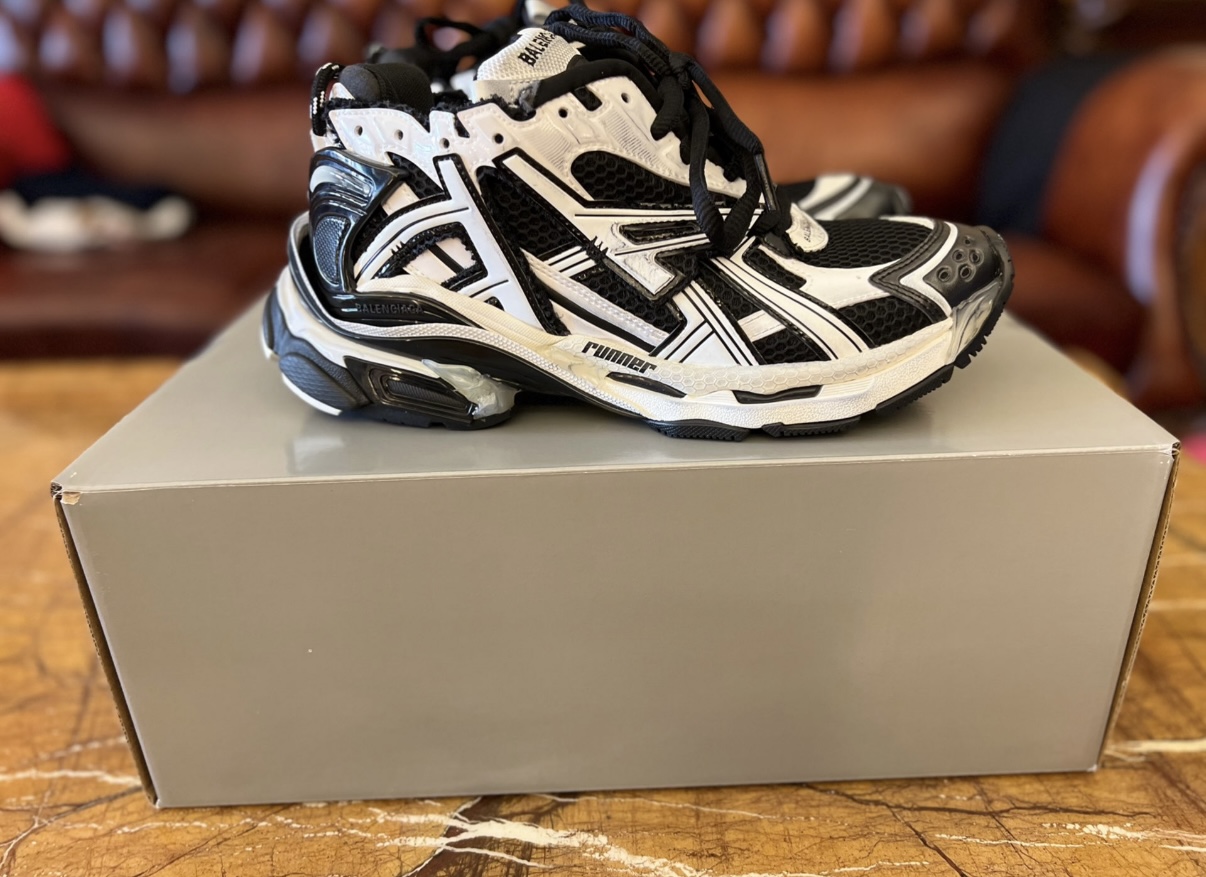Balenciaga Runner Black White 677403W3RB29010 review Darien Jerrick