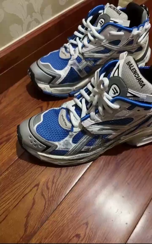 Balenciaga Runner White Blue 677402W3RB34912 review 