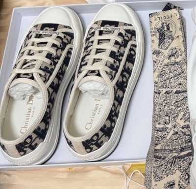 Dior Wmns WalkNDior Embroidered Canvas Low Deep Blue KCK211OBE_S56B review Amadeo Andrade