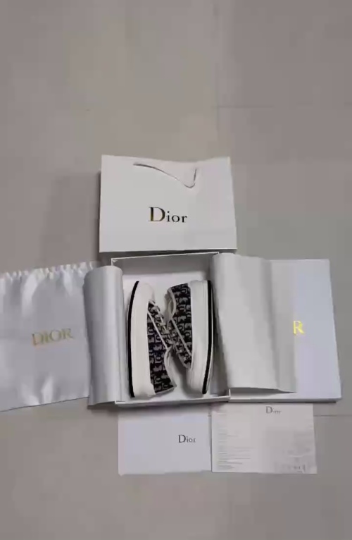 Dior Wmns WalkNDior Embroidered Canvas Low Deep Blue KCK211OBE_S56B review shannon zucchero