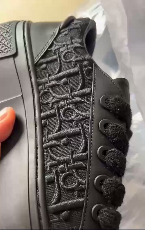 Dior B33 Sneaker Black Smooth Calfskin Oblique Raised Embroidery 3SN303ZYQ_H900 review 