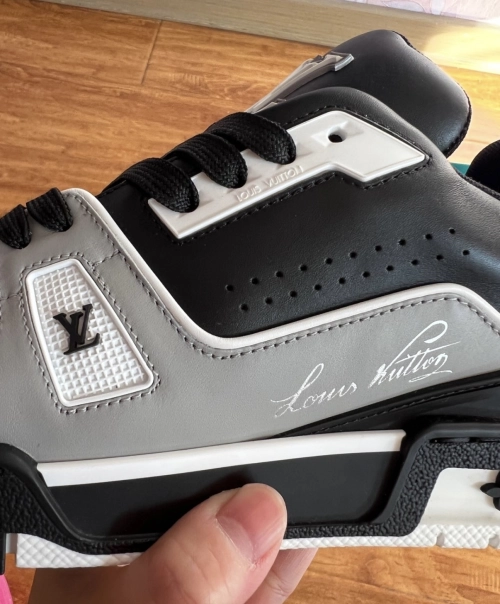 Louis Vuitton LV Trainer Black Grey White 1AAHS2 review 