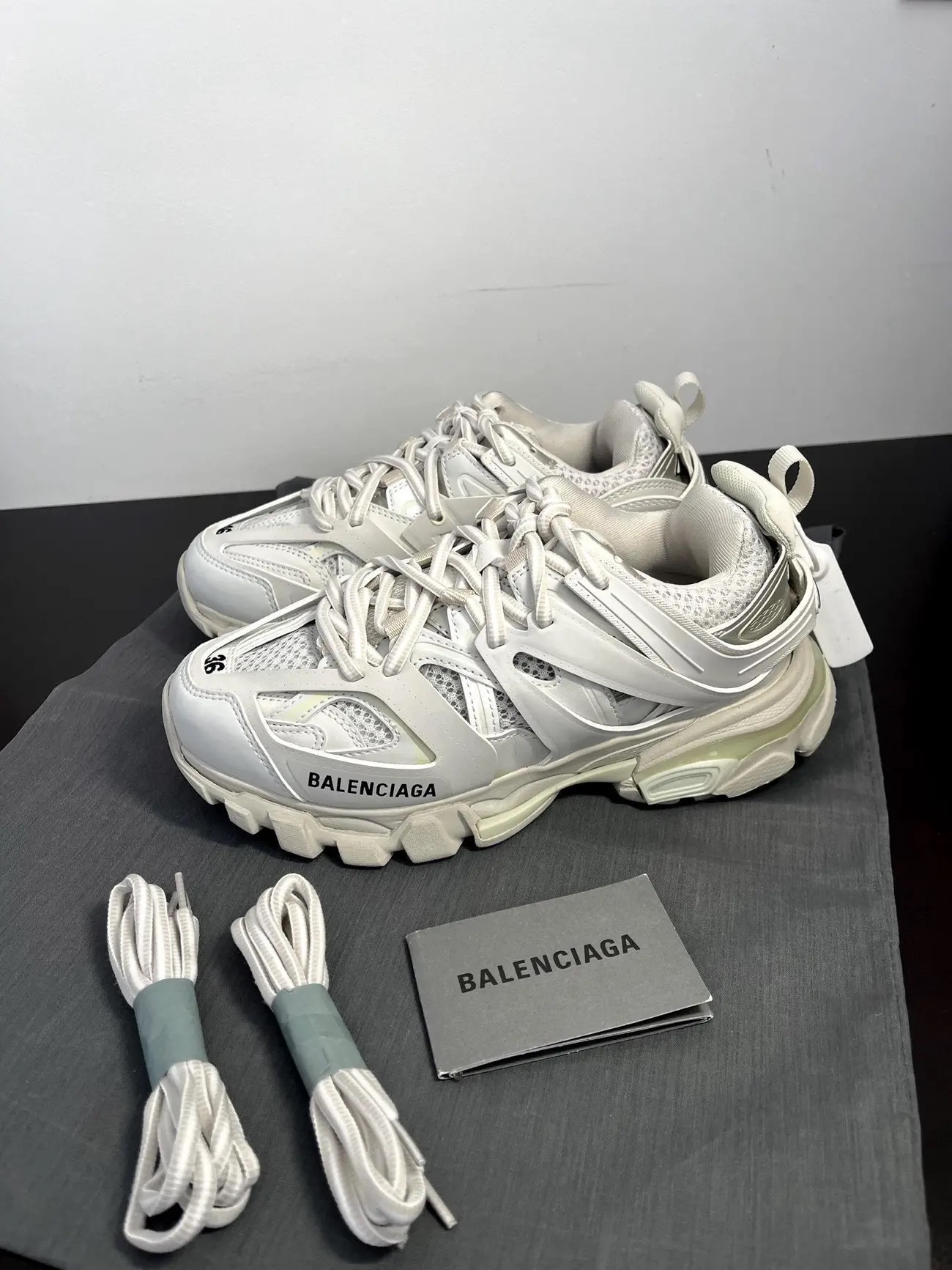 Balenciaga Track Tess S.White Black (LED) 542023 W3AC1 9010 review Byron D. Rosales