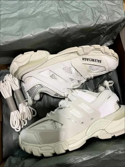 Balenciaga Track Tess S.White Black (LED) 542023 W3AC1 9010 review Mary Foutch