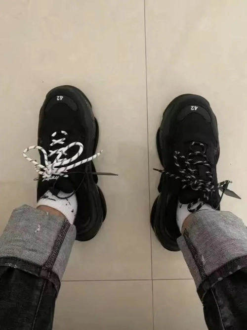 Balenciaga Triple S Black (2019) 534217 W09O1 1000/ 534217 W2CA1 1000 review 