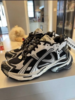 Balenciaga Runner Sneaker Black White 677403 Q3RB2 9010 review Vardemir Kadish