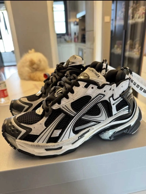【Top PK God Batch】Balenciaga Runner Sneaker Black White 677403 Q3RB2 9010 review 