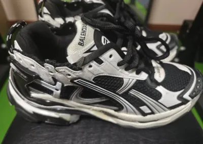 Balenciaga Runner Sneaker Black White 677403 Q3RB2 9010 review dinko tilov