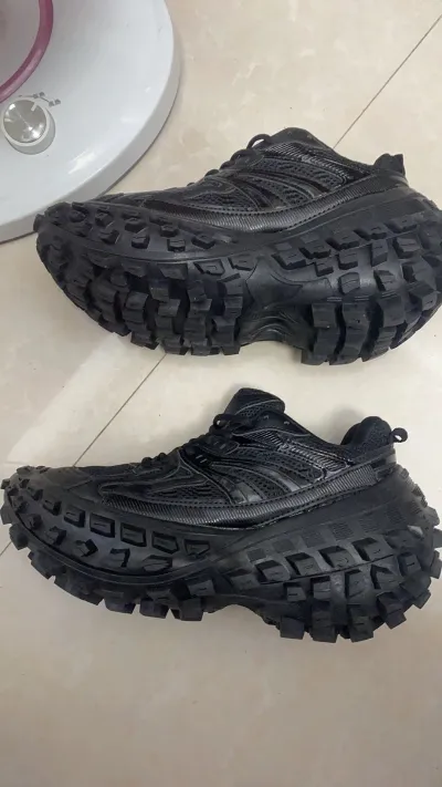 Balenciaga Defender Black 685613 W2RA6 1000 review J Til