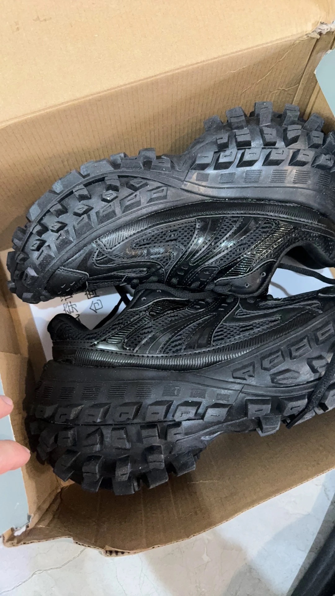 Balenciaga Defender Black 685613 W2RA6 1000 review Daunte Scott