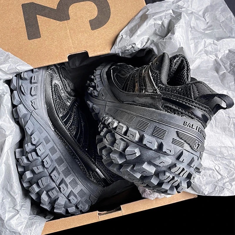 Balenciaga Defender Black 685613 W2RA6 1000 review TJ P