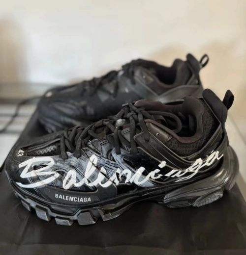 Balenciaga Track Sneaker White Graffiti 542436 WTRHW 1090 review 