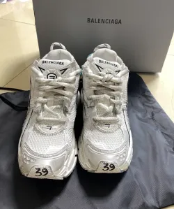 Balenciaga Runner Sneaker White 677402 W3RB1 9000 review Neru Faatiliga