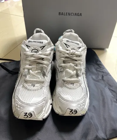 Balenciaga Runner Sneaker White 677402 W3RB1 9000 review Neru Faatiliga