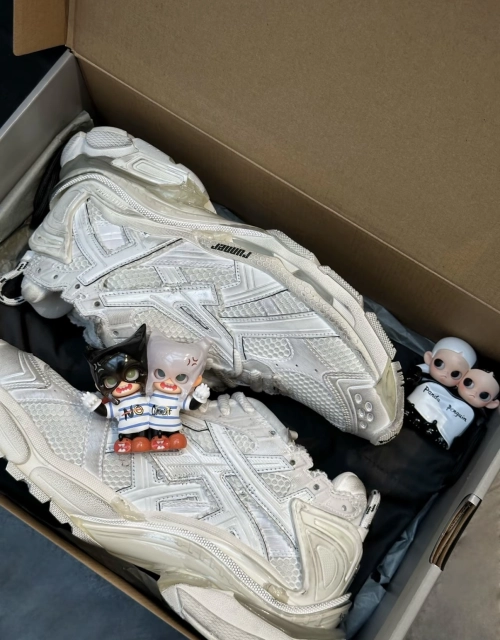 Balenciaga Runner Sneaker White 677402 W3RB1 9000 review 