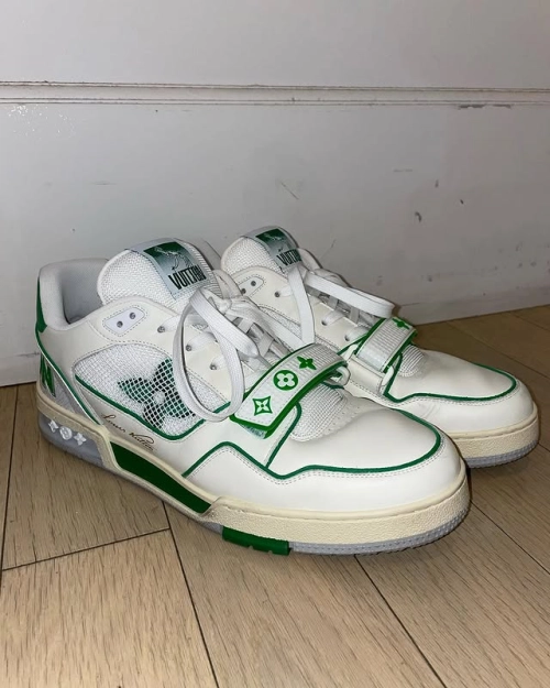 Louis Vuitton Trainer White Green 1A98UX review 