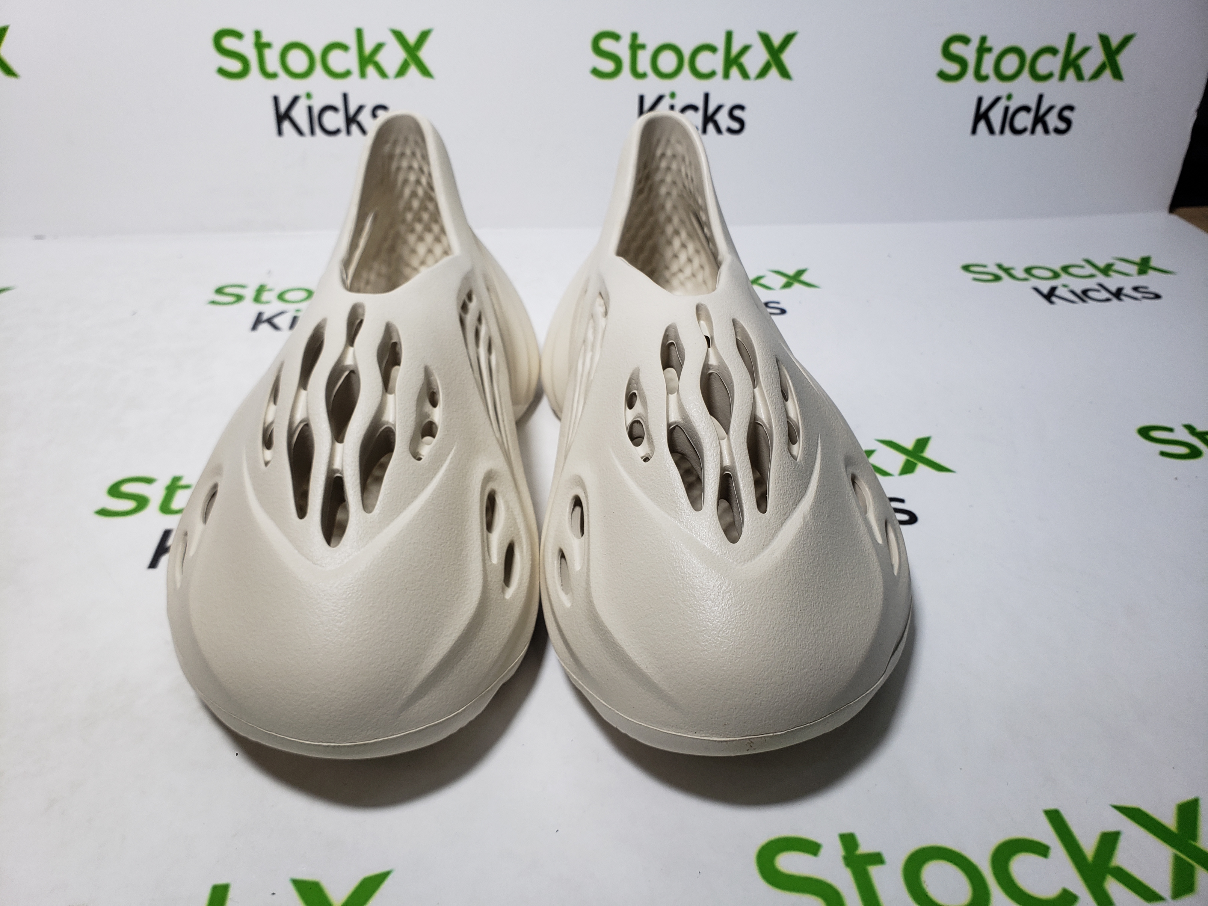 PK God Batch adidas Yeezy Foam Runner Sand FY4567 review Stockxkicks 02