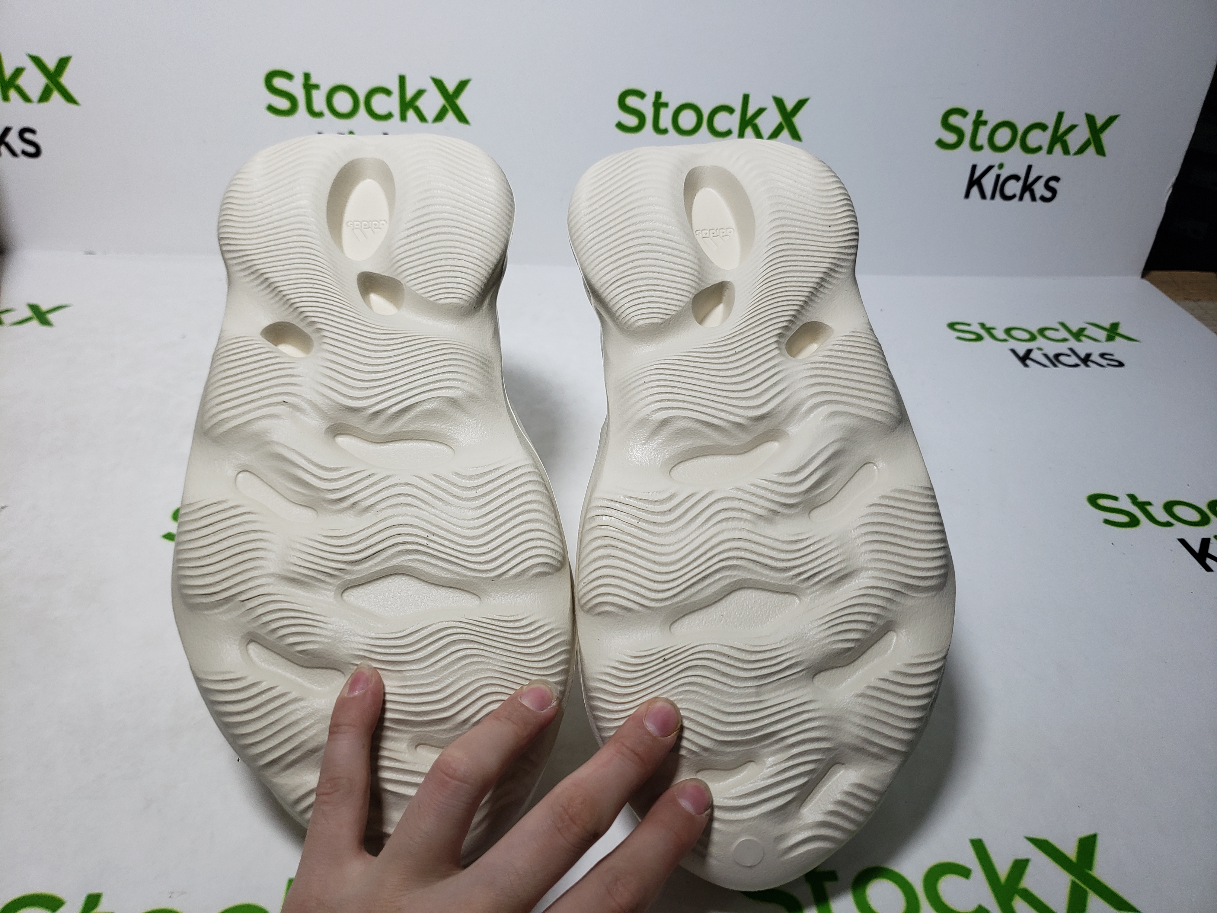 PK God Batch adidas Yeezy Foam Runner Sand FY4567 review Stockxkicks 06