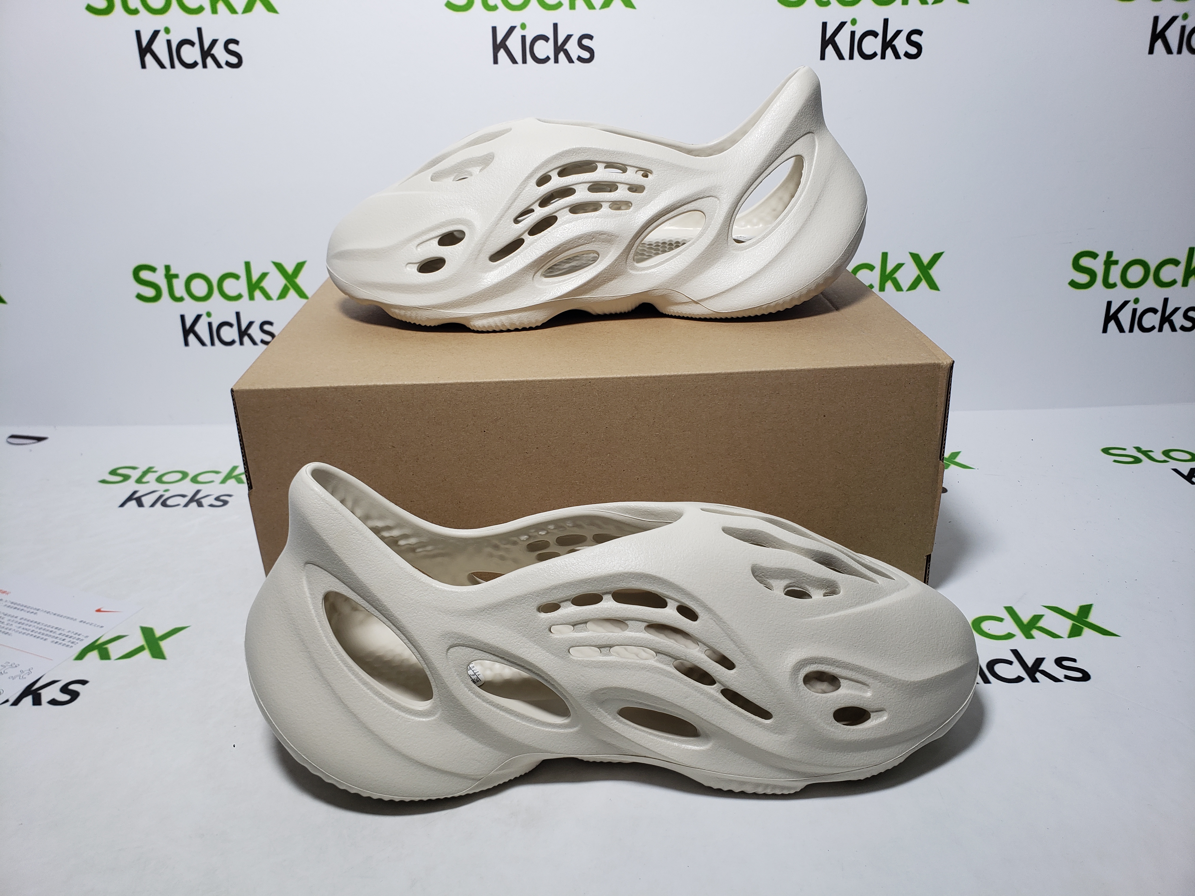 PK God Batch adidas Yeezy Foam Runner Sand FY4567 review Stockxkicks 04