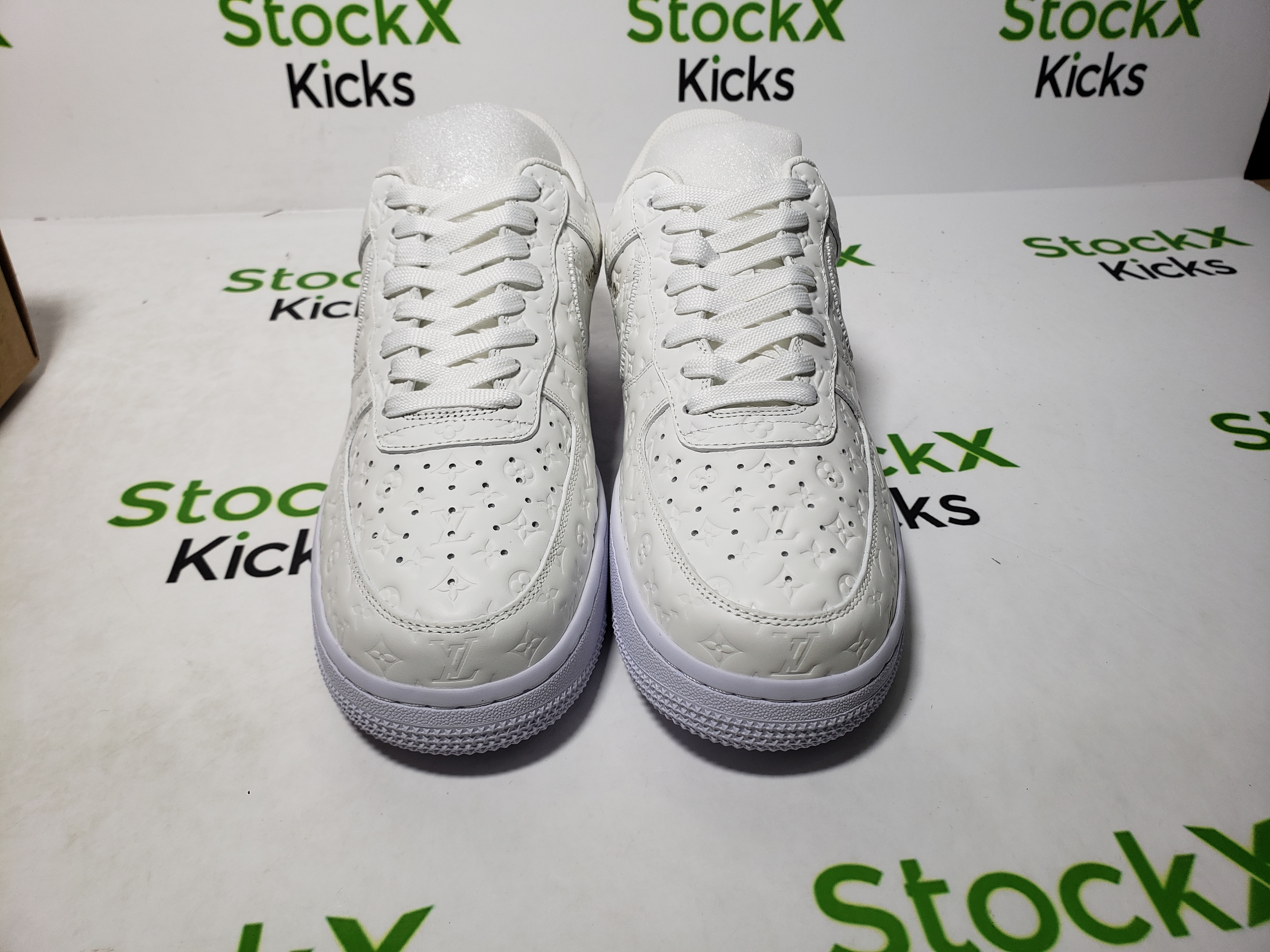PK God Batch Louis Vuitton x Nike Air Force 1 Triple White LK0221 review Stockxkicks 02