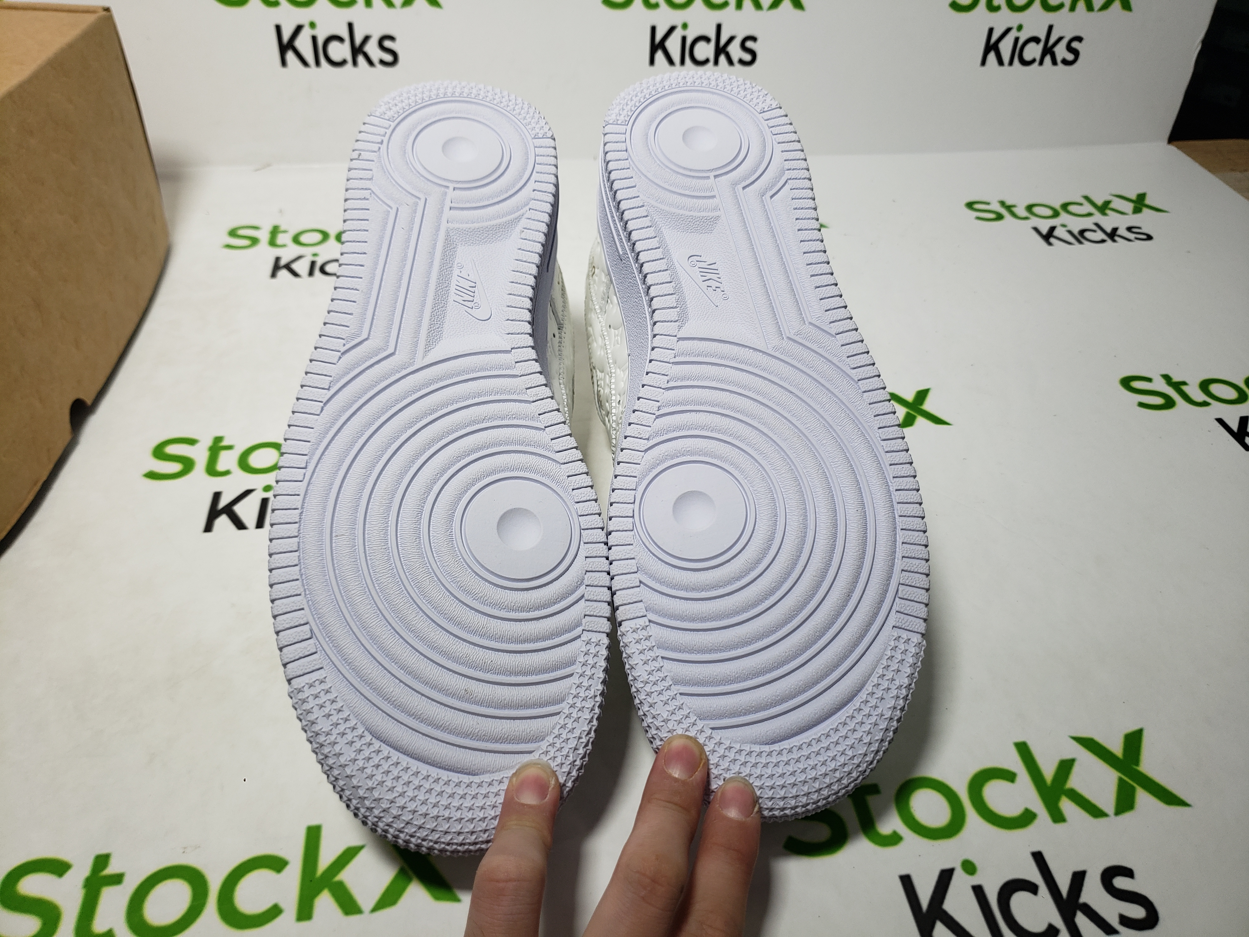 PK God Batch Louis Vuitton x Nike Air Force 1 Triple White LK0221 review Stockxkicks 06