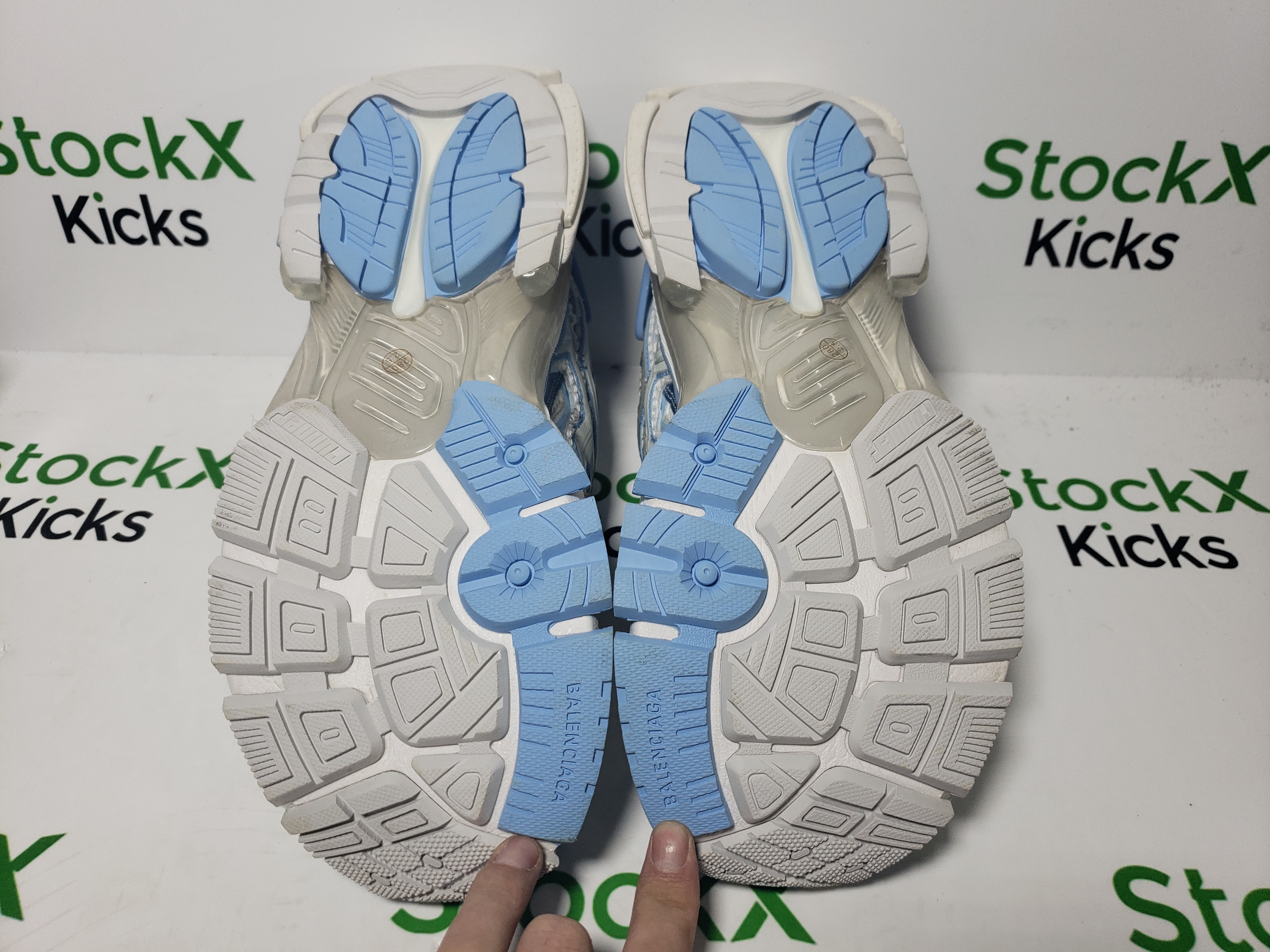 Balenciaga Runner White Light Blue 677402 W3RB2 9744 review Stockxkicks 05