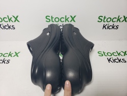 BALENCIAGA Pool Crocs Black 677389 W158E 1000 review Stockxkicks 04