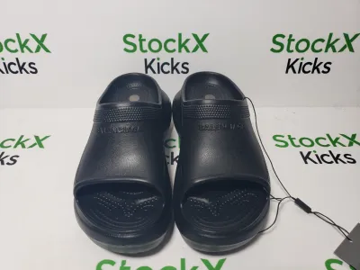 BALENCIAGA Pool Crocs Black 677389 W158E 1000 review Stockxkicks 01