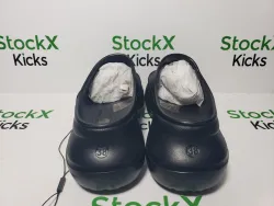 BALENCIAGA Pool Crocs Black 677389 W158E 1000 review Stockxkicks 03