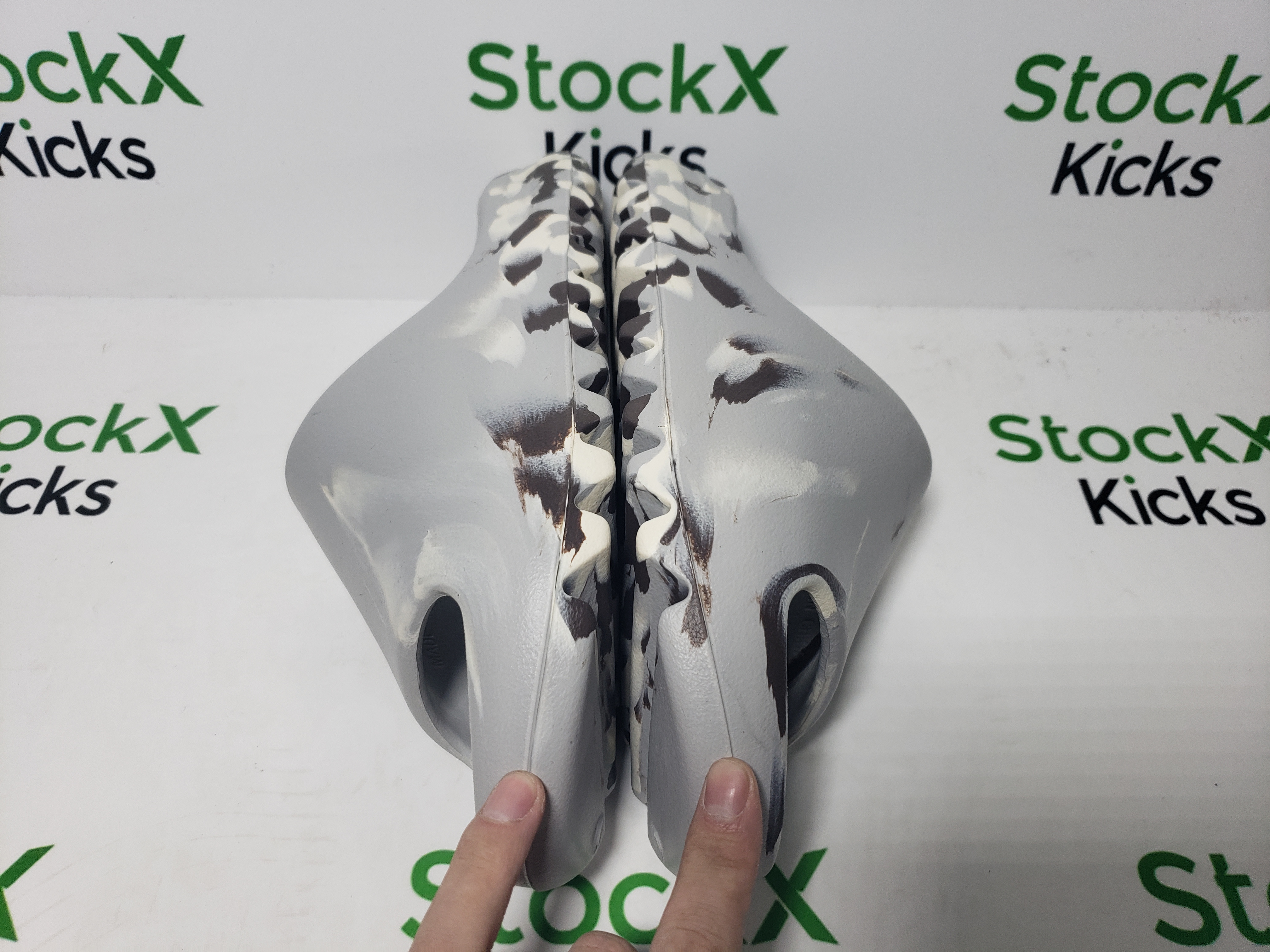 PK God Batch adidas Yeezy Slide Enflame Oil Painting White Grey GZ5553 review Stockxkicks 04