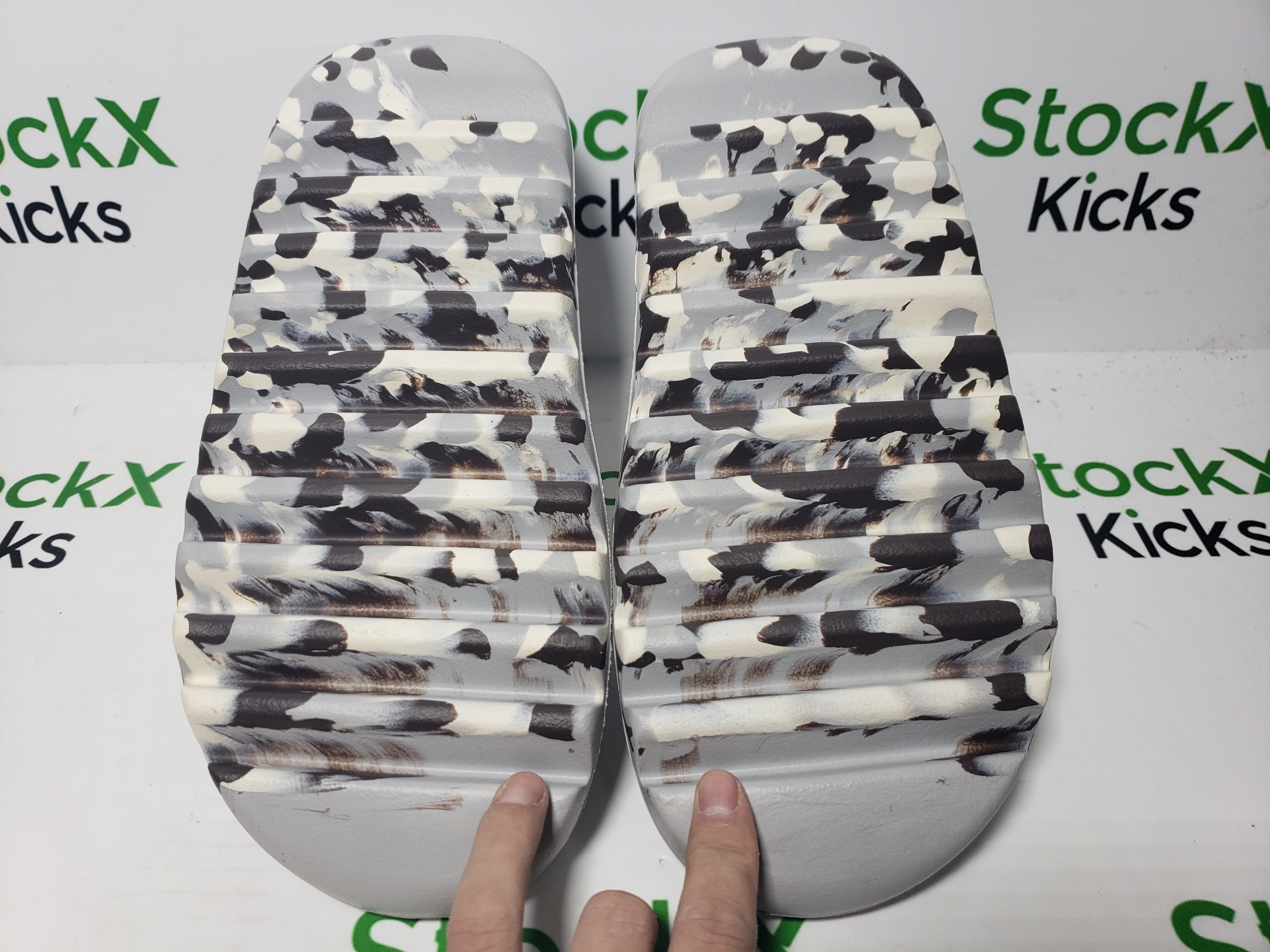 PK God Batch adidas Yeezy Slide Enflame Oil Painting White Grey GZ5553 review Stockxkicks 05