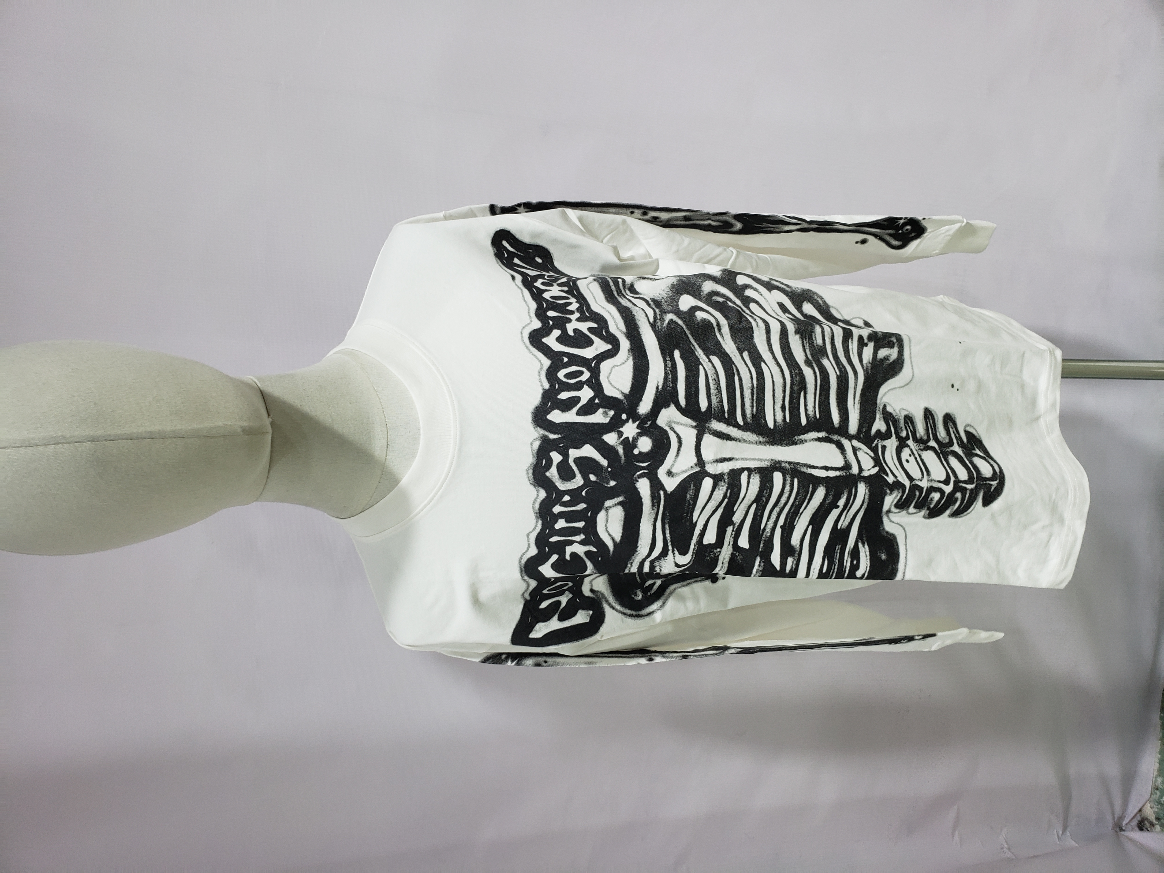 Hellstar Airbrushed Bones Longsleeve White CK20211225 review Stockxkicks 01