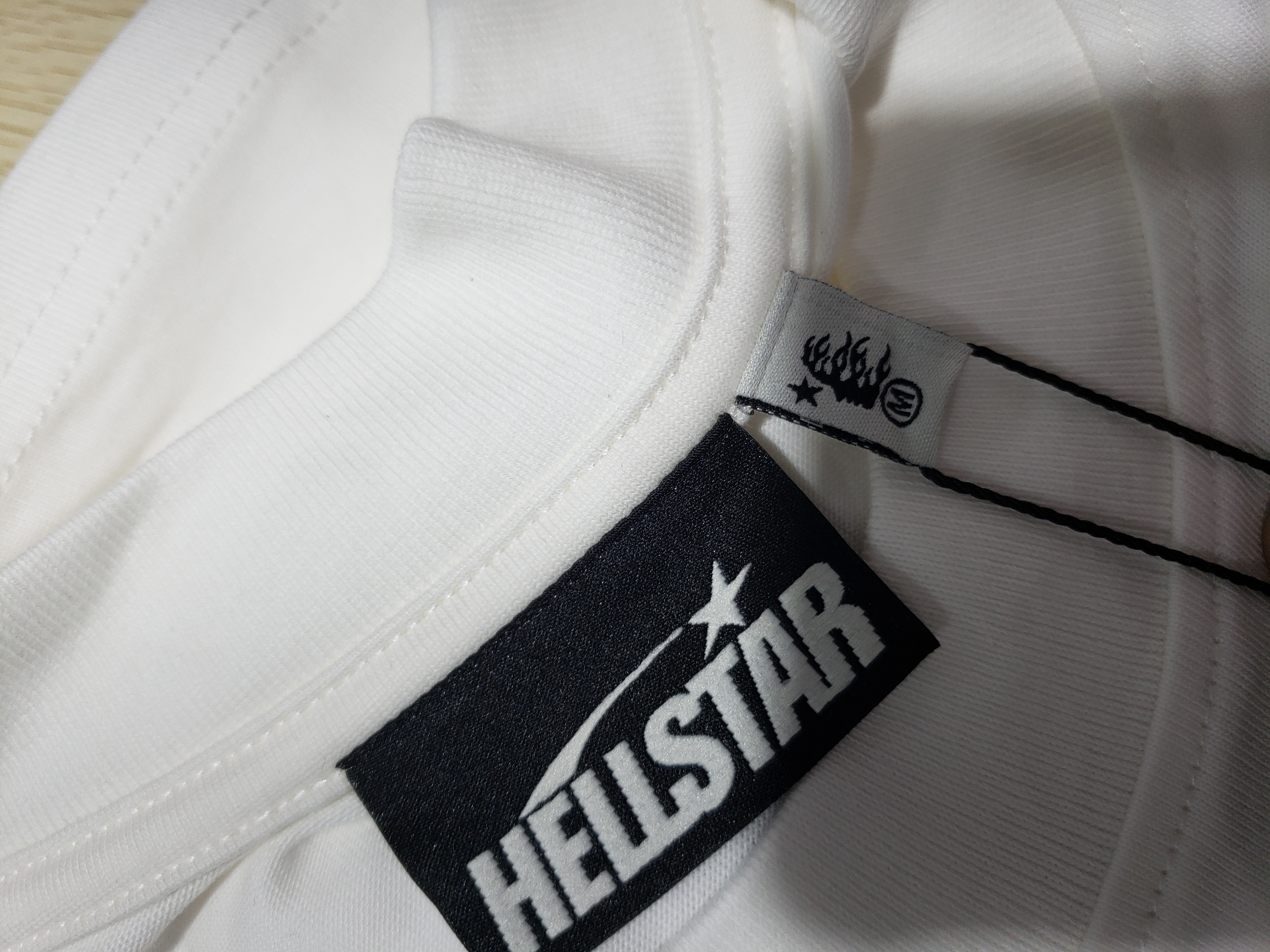 Hellstar Airbrushed Bones Longsleeve White CK20211225 review Stockxkicks 00