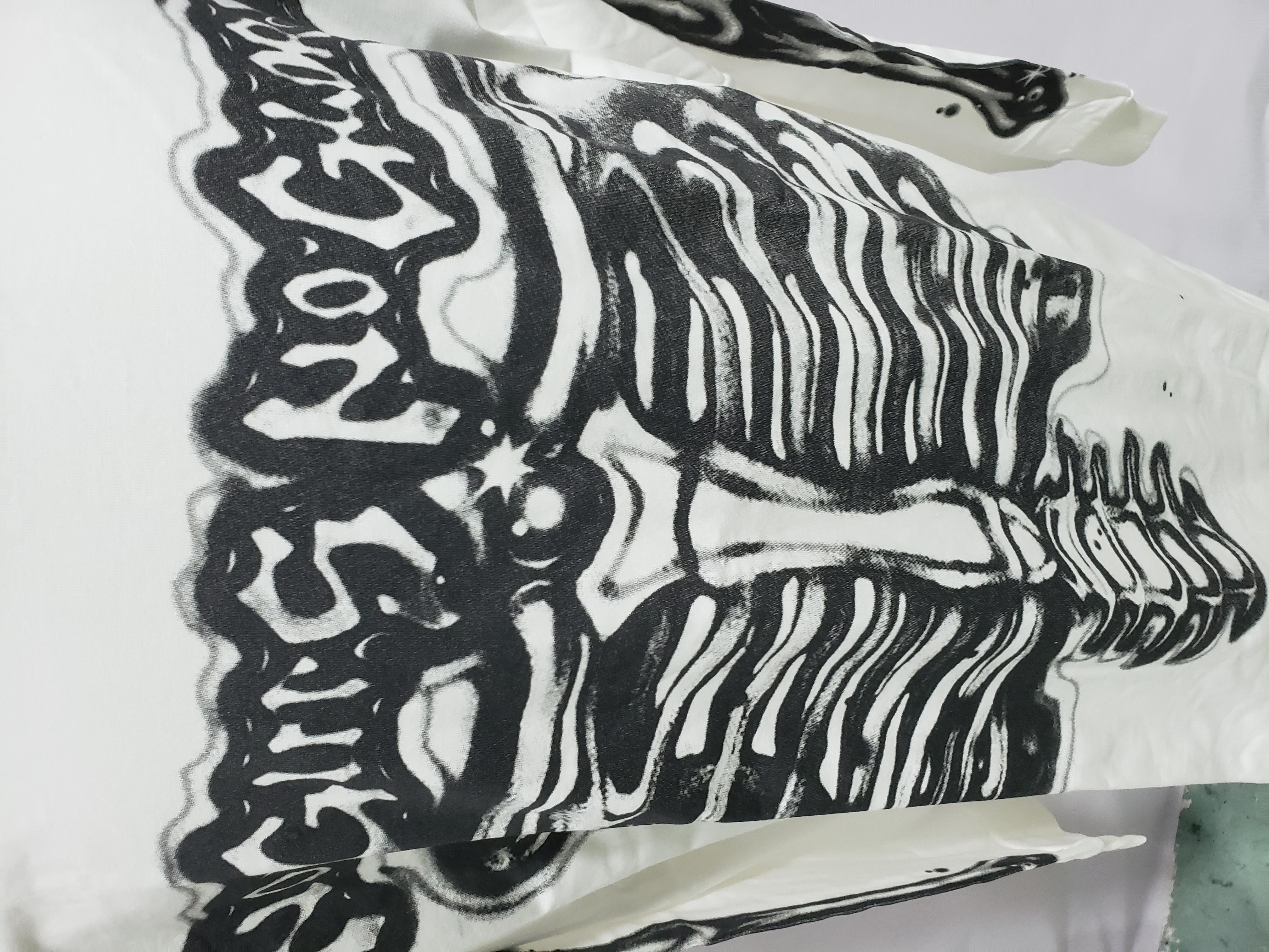 Hellstar Airbrushed Bones Longsleeve White CK20211225 review Stockxkicks 02
